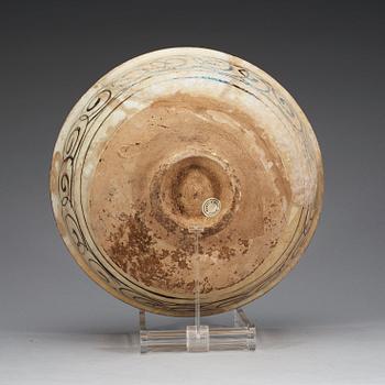 A MAMLUK BOWL, underglaze painted pottery. Diameter 28 cm, height 12,5 cm. Syria 14th century.