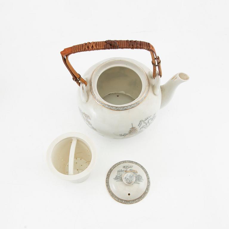 A set of four Chinese tea pots, 20th century.