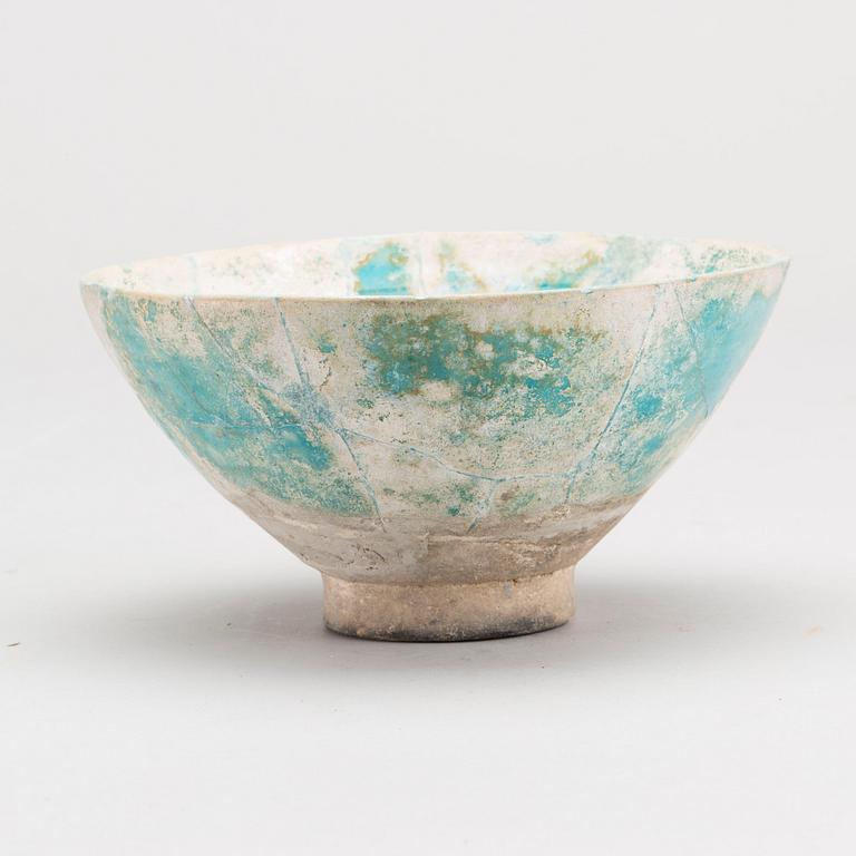 A PERSIAN BOWL 12TH TO 13TH CENTURY.