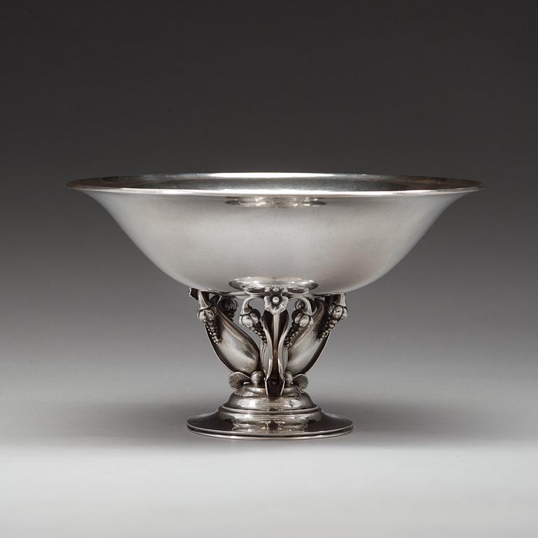 Gundorph Albertus, A Gundorph Albertus sterling bowl, Georg Jensen, Copenhagen 1925-32, design 468 B.