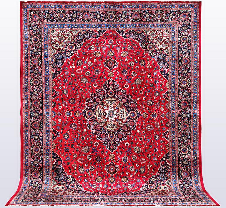 A carpet, Kashan, ca 395 x 295 cm.