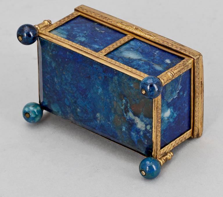 SKRIN MED LOCK, lapis lazuli samt mässing, troligen 1800-tal.