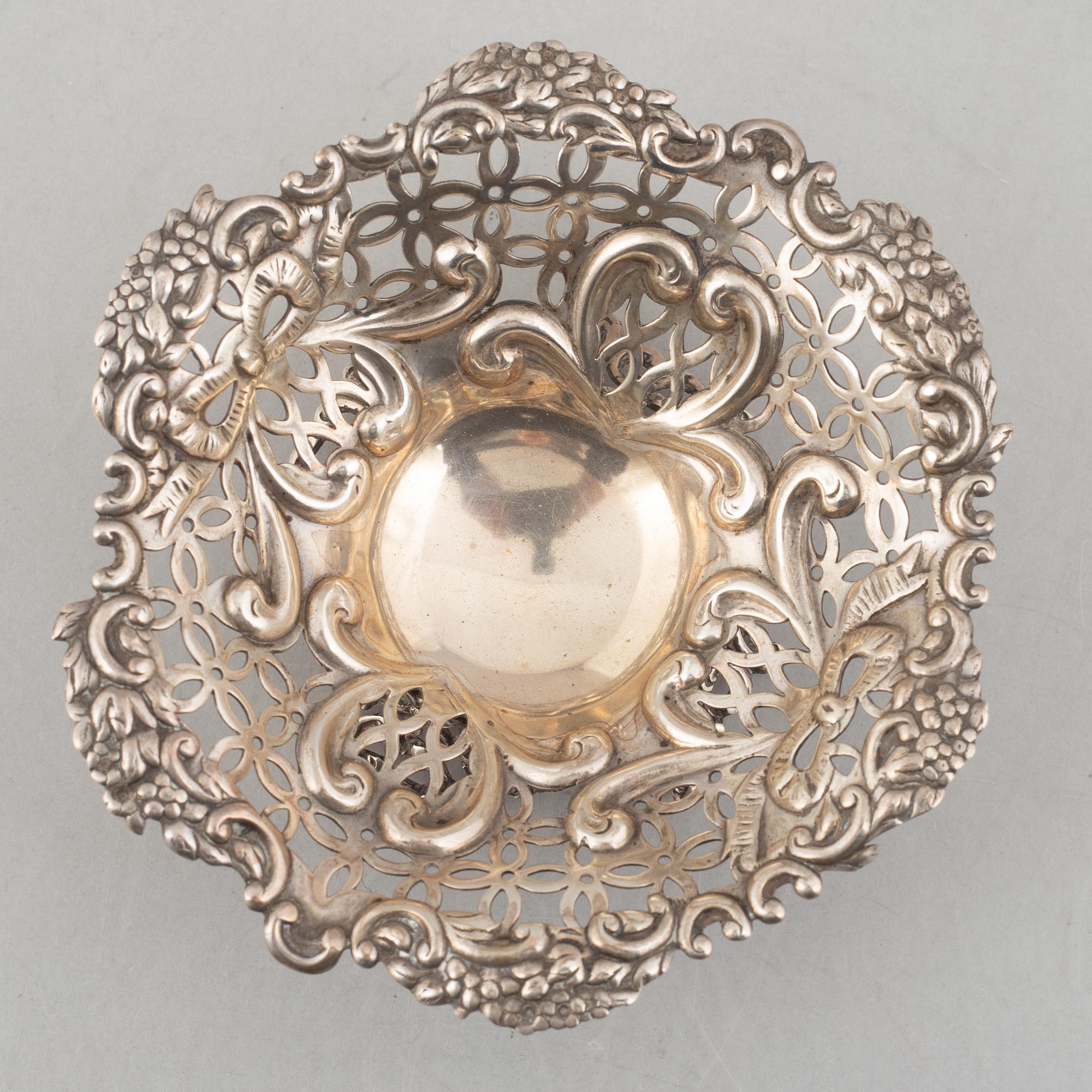A set of five silver items, including Kemp Brothers, London, England 1895.