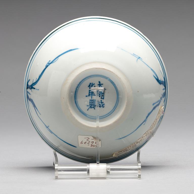 A blue and white bowl, Ming dynasty, 17th century.