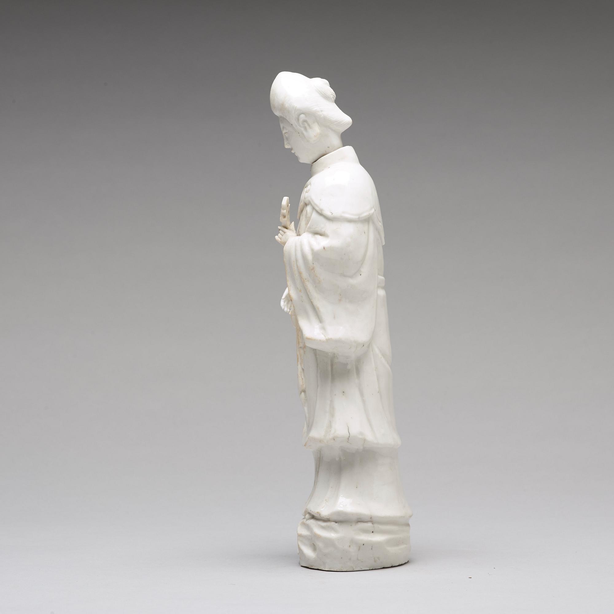 A blanc de chine figure of a lady-in-waiting, Qing dynasty, Kangxi (1662-1722).