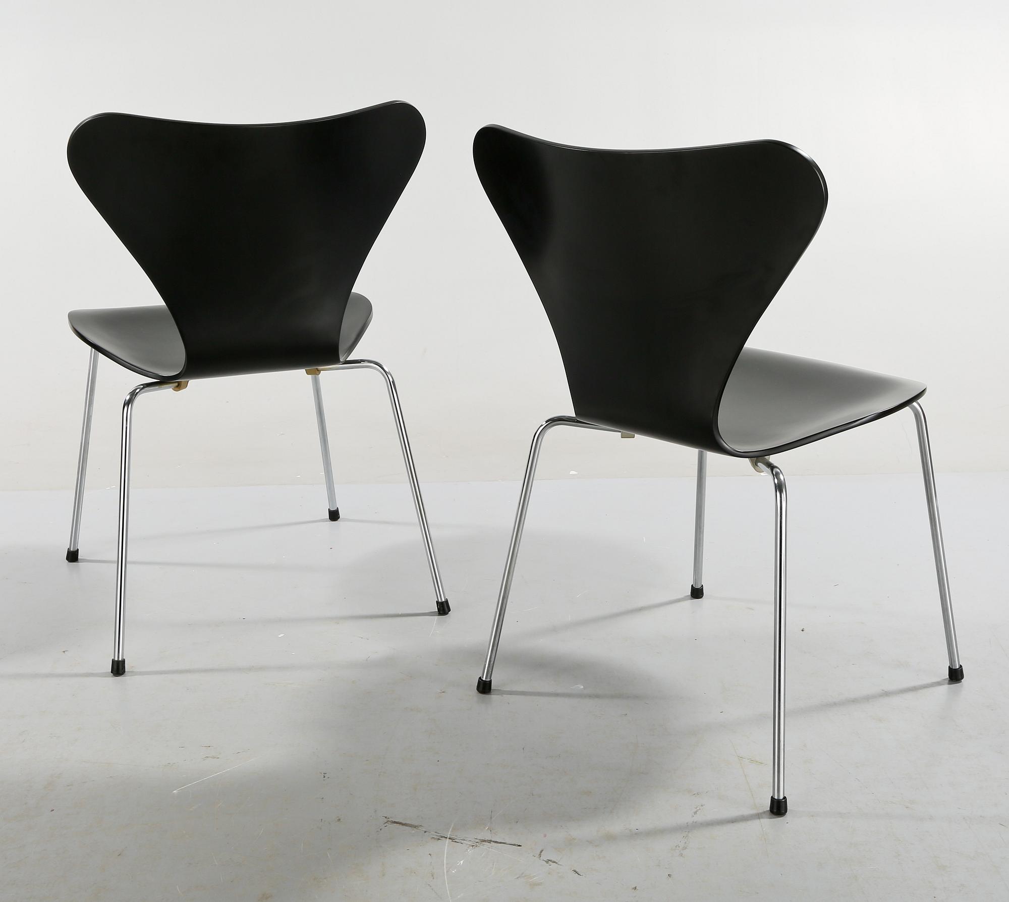 STOLAR, ett par, "Sjuan", Arne Jacobsen, 1988.