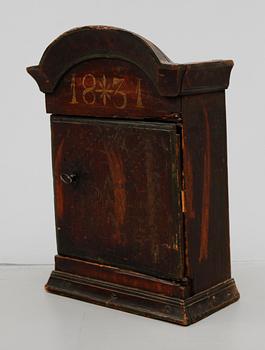 VÄGGSKÅP, allmoge, 1800-talets första hälft.