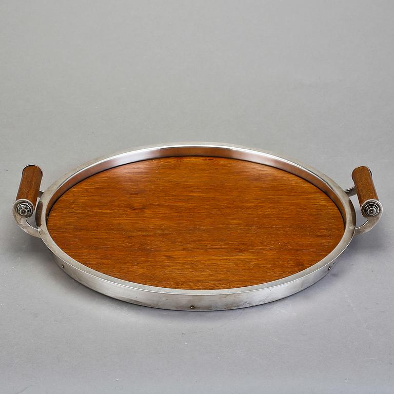 BRICKA, nysilver och teak. Guldsmedsaktiebolaget GAB, 1930/40-tal. Möjligen formgiven av Jacob Ängman.