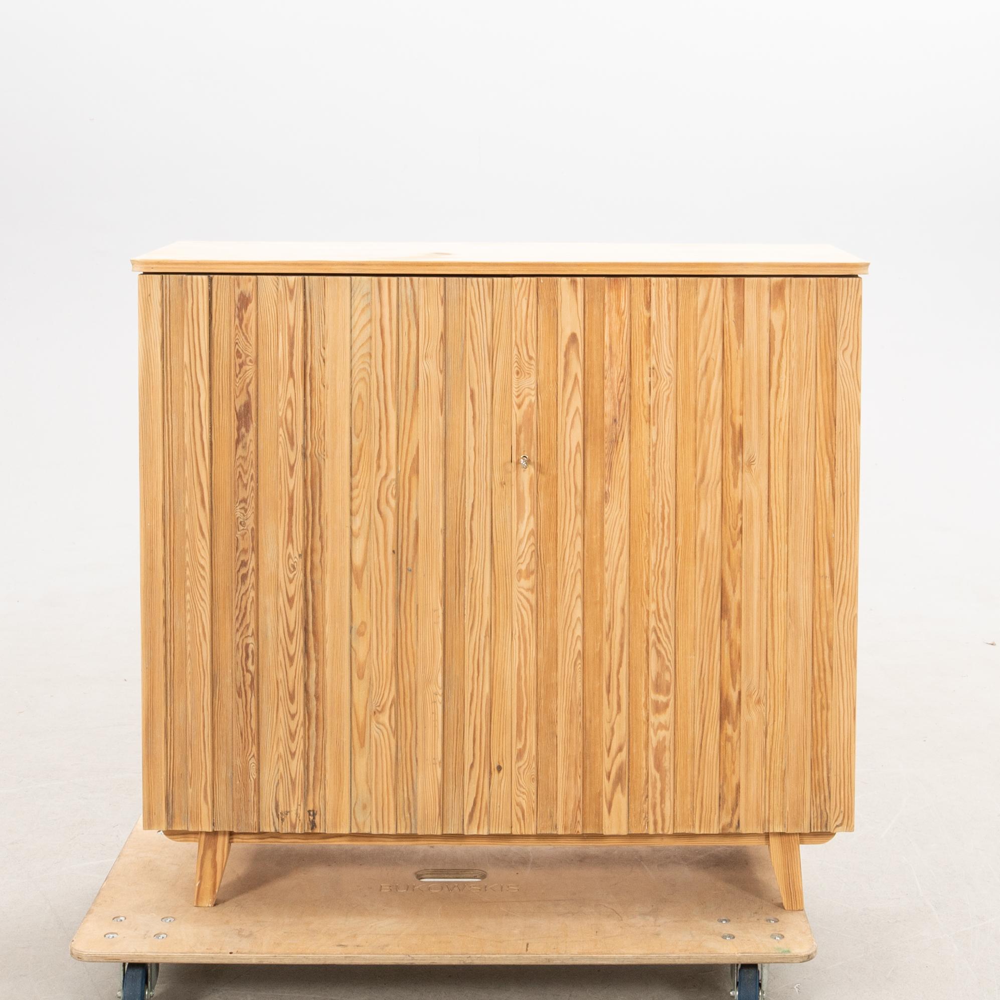 Göran Malmvall, skåp, modell "810", Karl Andersson & Söner, Huskvarna, 1950-tal.