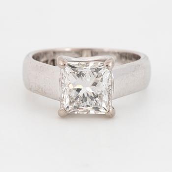 Princess-cut diamond ring, ca 2 ct.