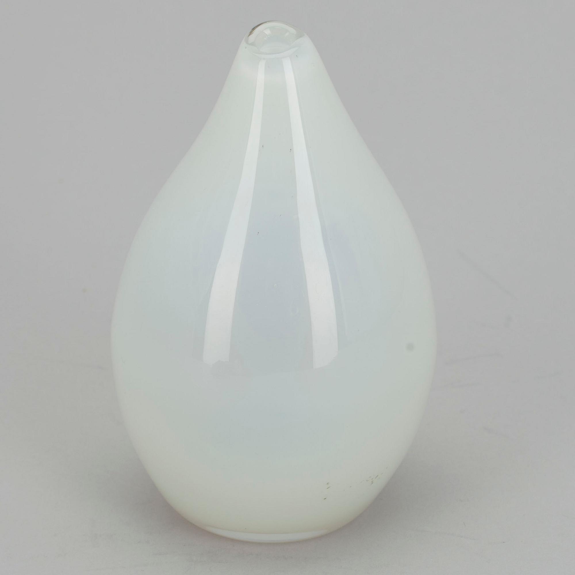 KONSTGLAS, signerad Tapio Wirkkala Iittala, höjd 12,5 cm.