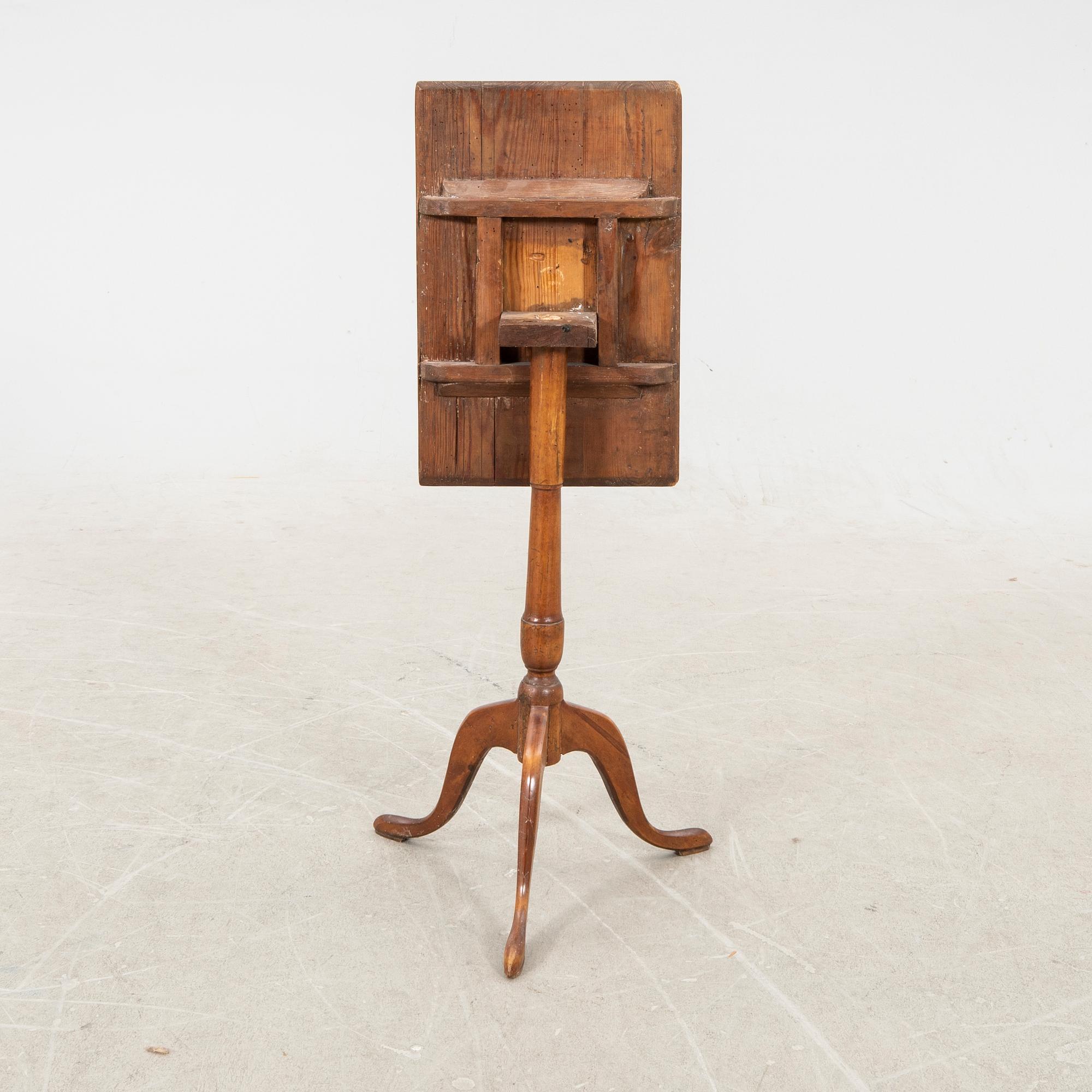 Folding table Mälardalen around 1800.