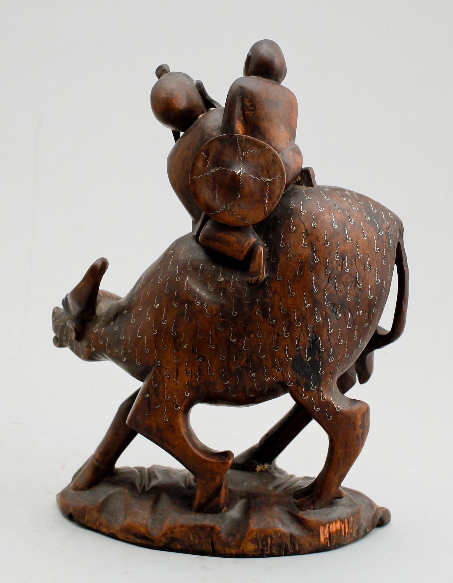 SKULPTUR, skuret trä, Kina, sannolikt 1900-tal.
