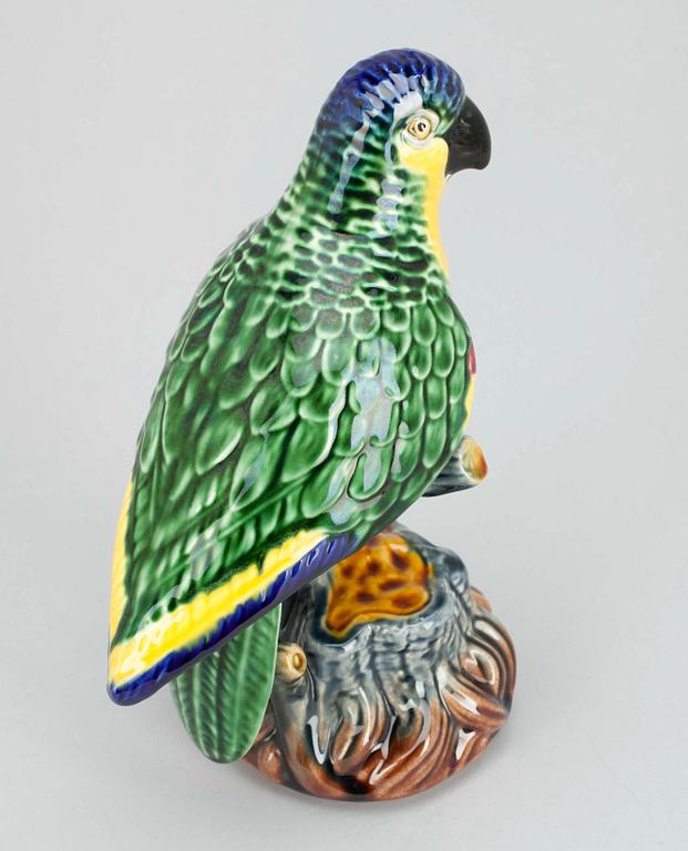 FIGURIINI, majolika, epäselvä leima, mahdollisesti Englanti 1900-luku.