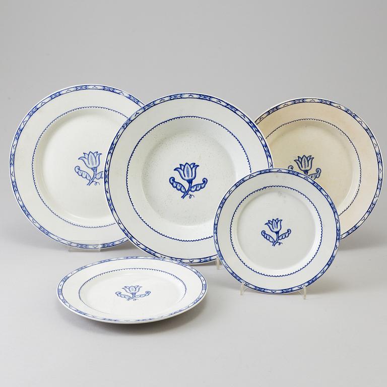 WILHELM KÅGE, servisdelar, 34 st, flintgods, "Holland", Gustavsberg.
