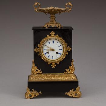 BORDSPENDYL, oscariansk, 1800-talets slut.