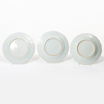 17 Famille Rose export porcelain plates, China, Qianlong (1736-95).