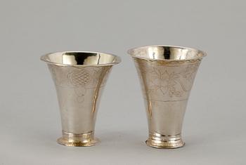 BÄGARE, 2 st, silver, bl a Johan Schröder, Landskrona, 1798.