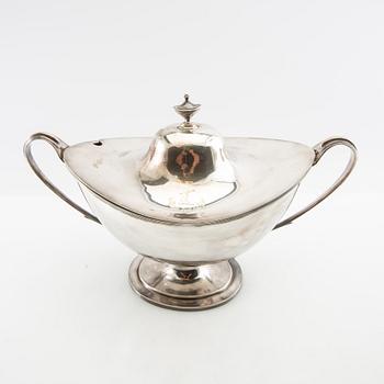 Tureen with lid, first half of the 20th century, silver plate.