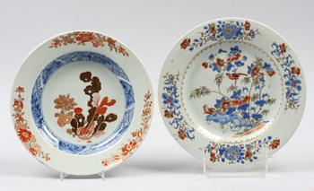 TALLRIKAR, 2 st, porslin, Yongzheng resp Qianlong. Kina 1700-tal.