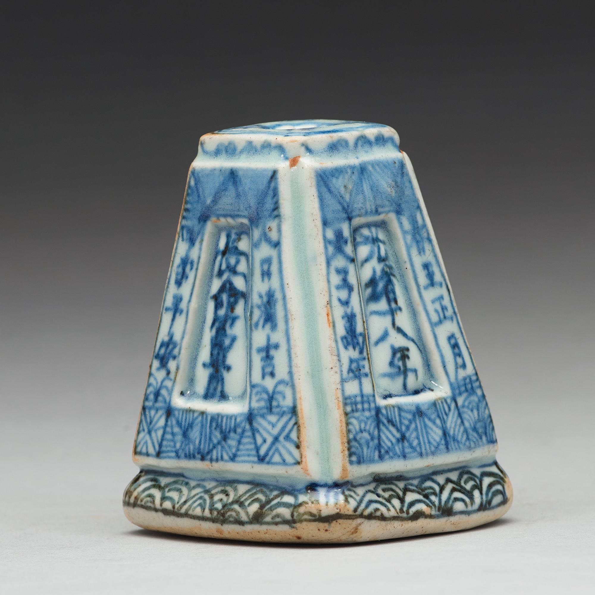 STÄLL, porslin. Qingdynastin, 1800-tal.