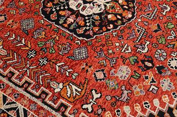 A Shirazi carpet, 299 x 200 cm.