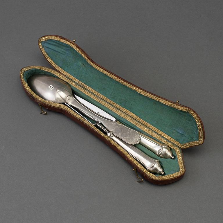 A German silver three-piece (2+1) travel cutlery, Schweinfurt mid 18th century.