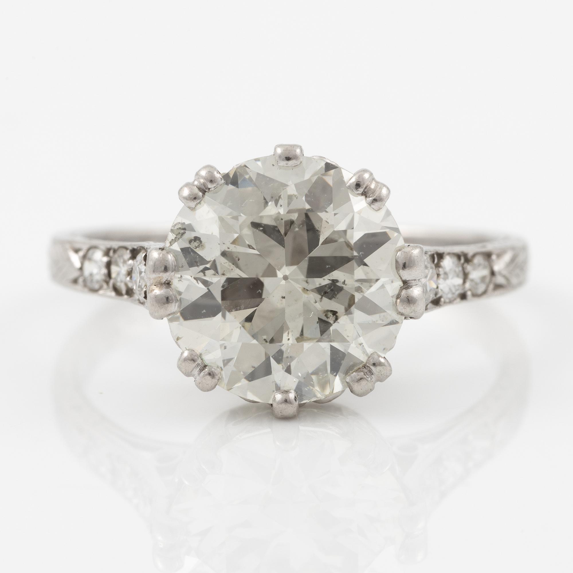 Ring, platinum with a brilliant-cut diamond approximately 3.50 ct.