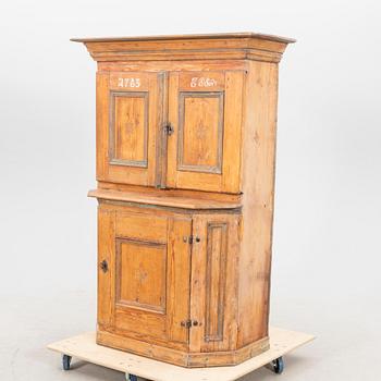 Skåp daterat 1783.