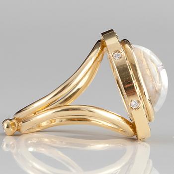 RING, guld 18K, månsten 6,50 ct, peridoter tot. 0,30 ct, briljanter 6 x 0,02 ct. TEMPLE ST. CLAIR. Vikt 11,7 g.