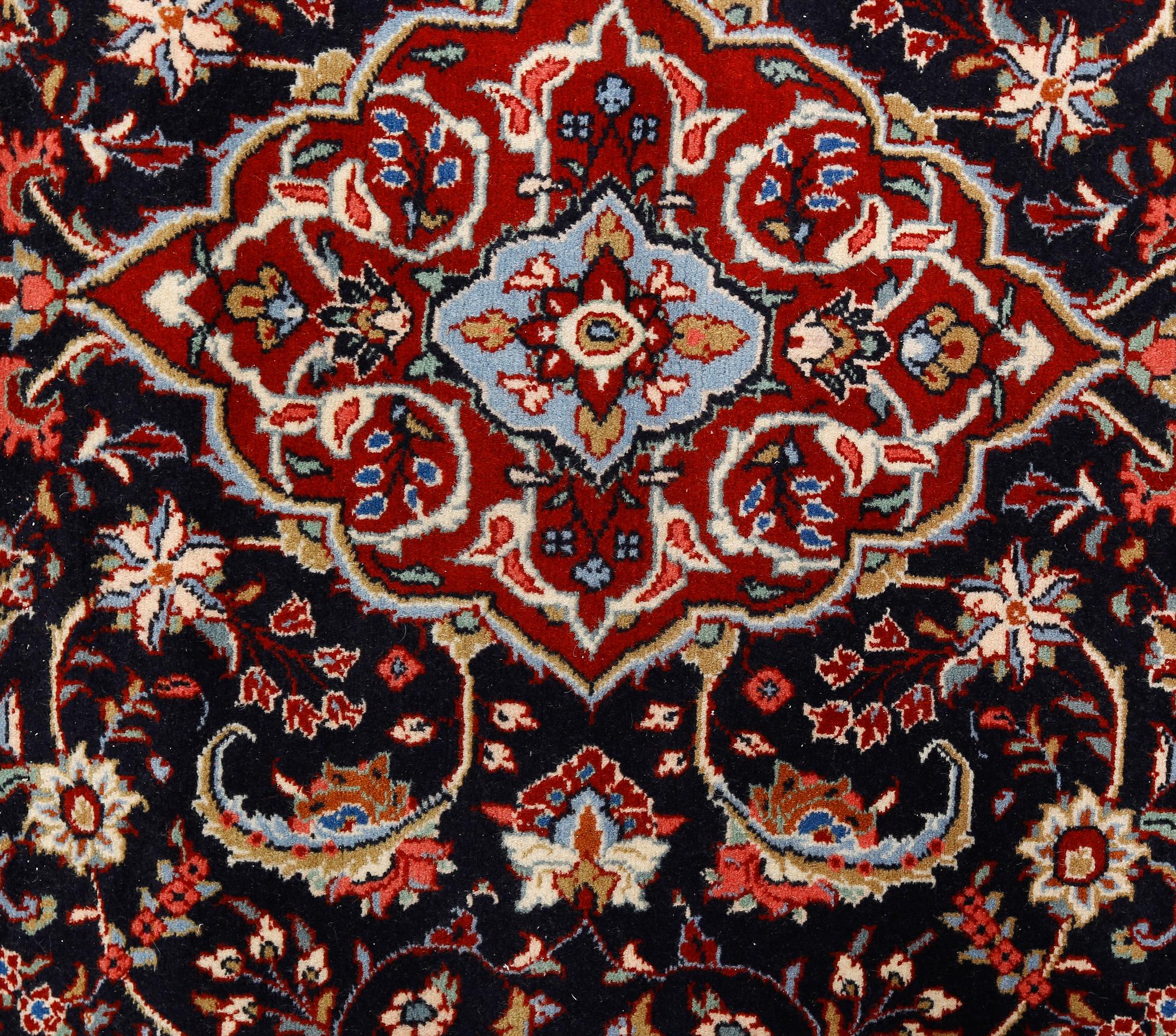 MATTA, Sarouk/keshan. Ca 200x137 cm.