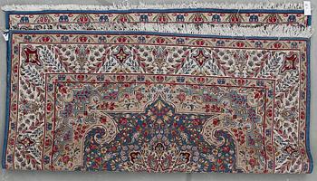 MATTA, old Kirman. Ca 200x196 cm.