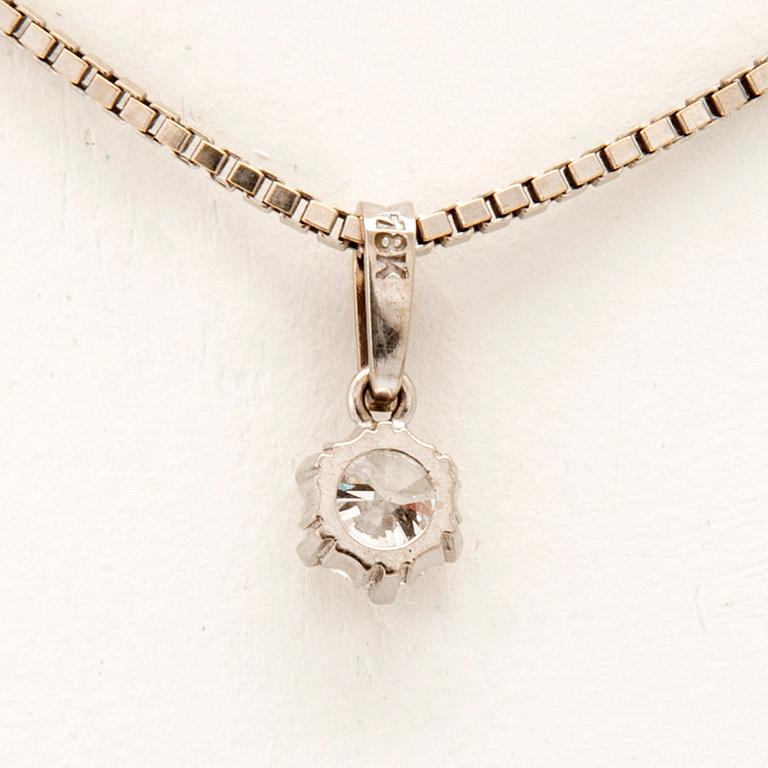 An 18K white gold necklace set with a round brilliant-cut diamond.