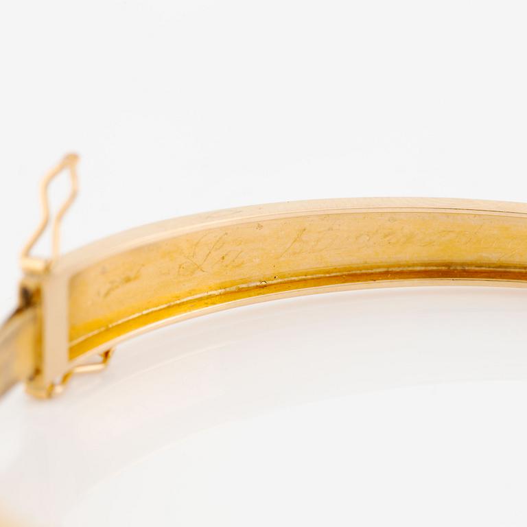 Bangle, 18K gold with pearls and small octagon-cut diamonds.