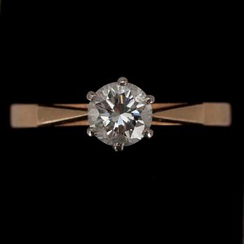 RING, 18K guld med diamant 0,61 ct. VS2. Vikt 2,7g.