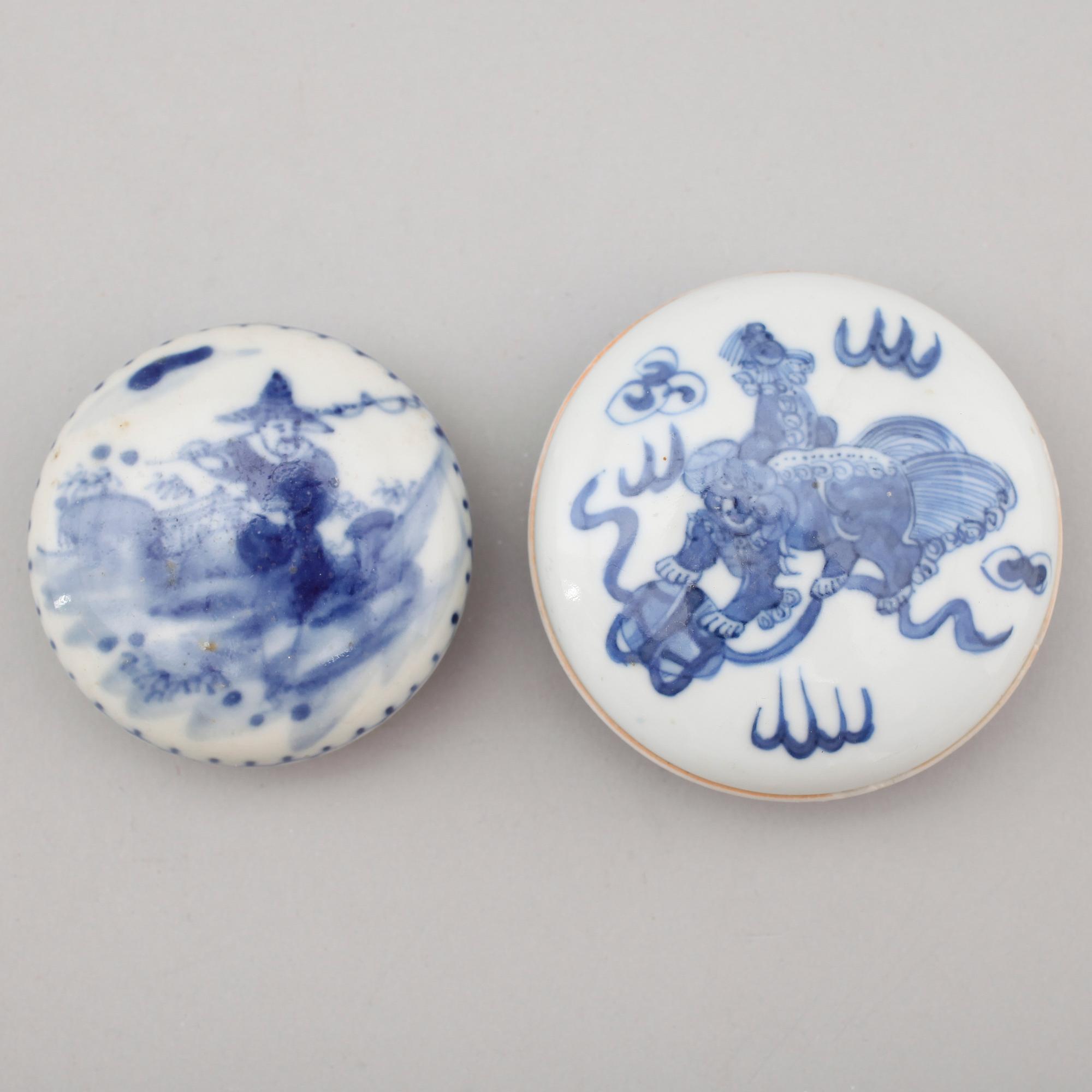 LOCKASKAR, 2 st, porslin, Kina, sannolikt 1800-tal.