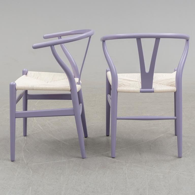 HANS J WEGNER, karmstolar, ett par, "Y-stolen", Carl Hansen & Søn, 2000-tal.