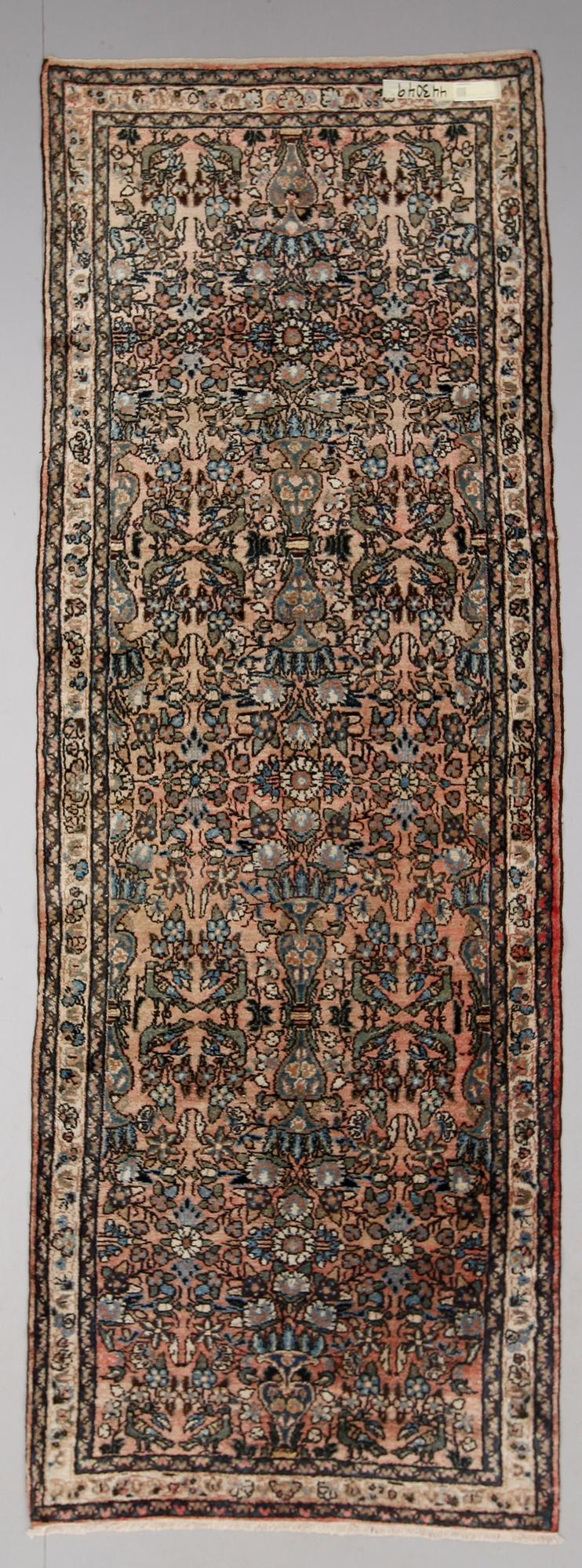 MATTA, persisk, galleri. 316 x 113 cm.