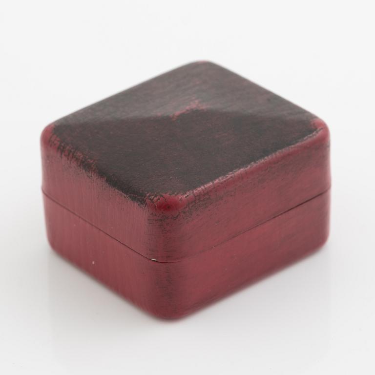 Ring i 18K guld med grön graverad turkos.