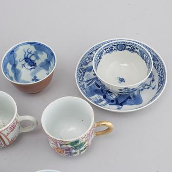 16 chinese porcelain cups from the 18th/19th and 20th century.