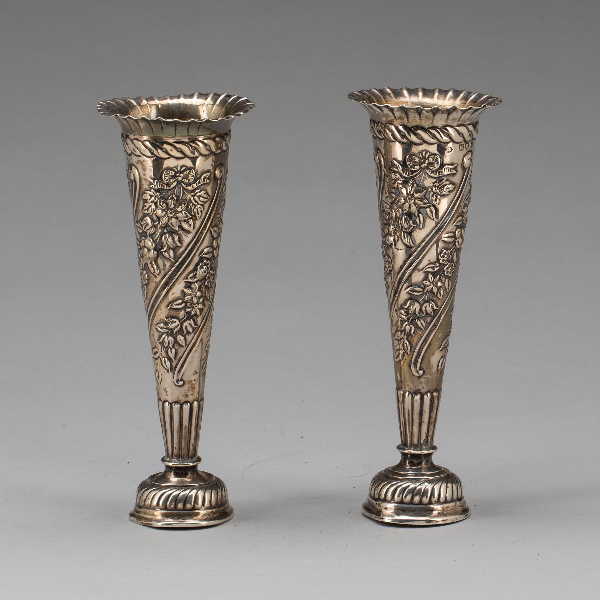 VAS, ett par, silver, London, England, 1900-01.