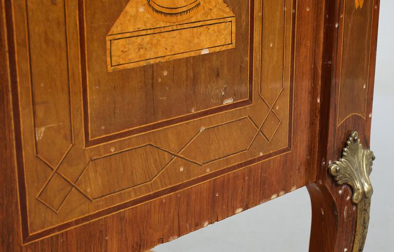 BYRÅ, gustaviansk stil, 1900-talets första hälft.