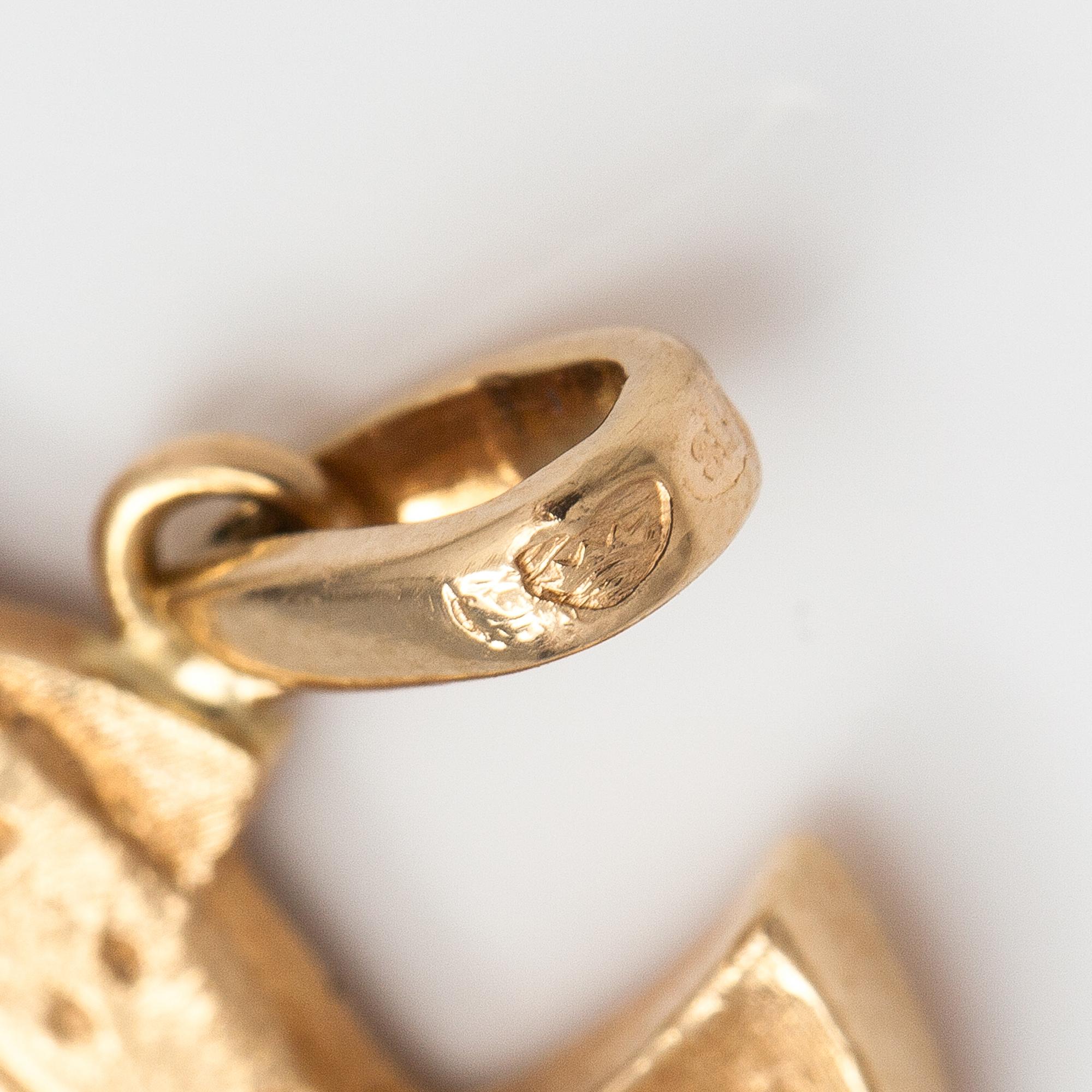 A 14K gold pendant. Kultasepänliike Seppo Penttinen, Sodankylä 1999.