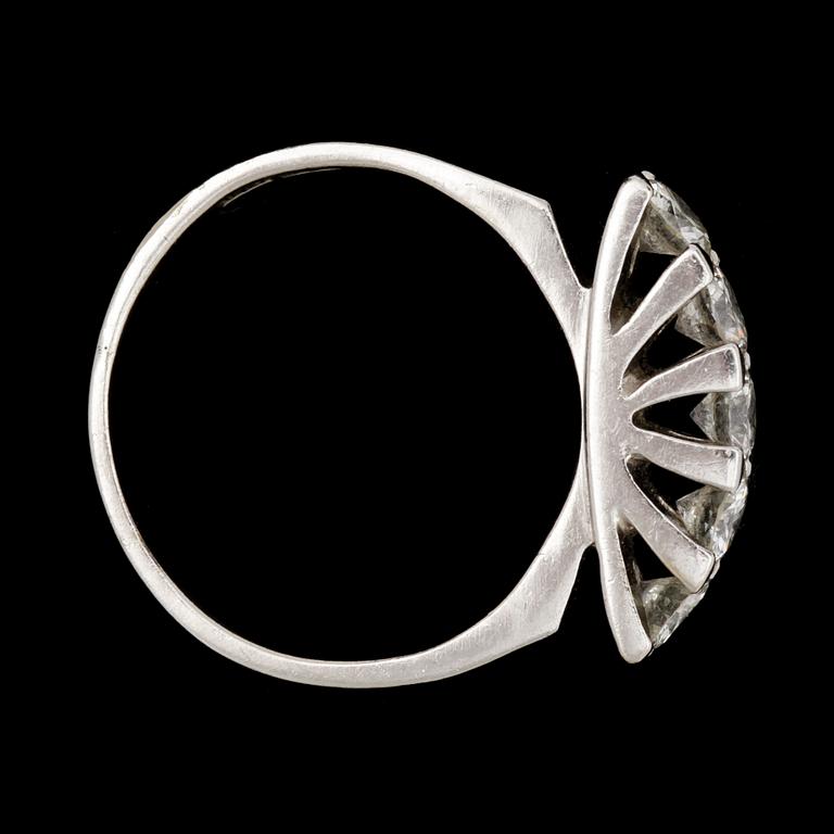 A five stone brilliant cut diamond ring, tot. app. 1 cts.