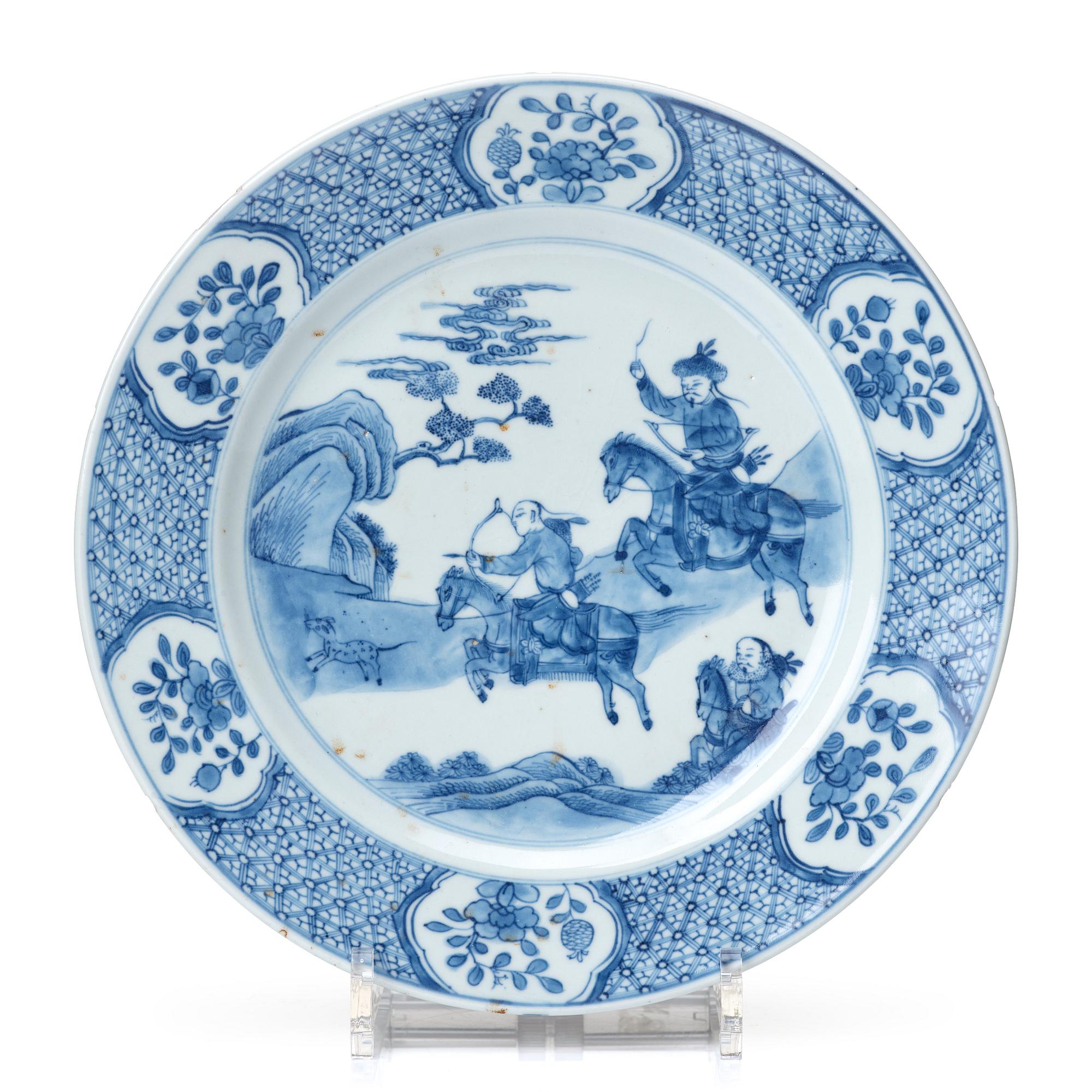 A blue and white dish, Qing dynasty, Kangxi (1662-1722).