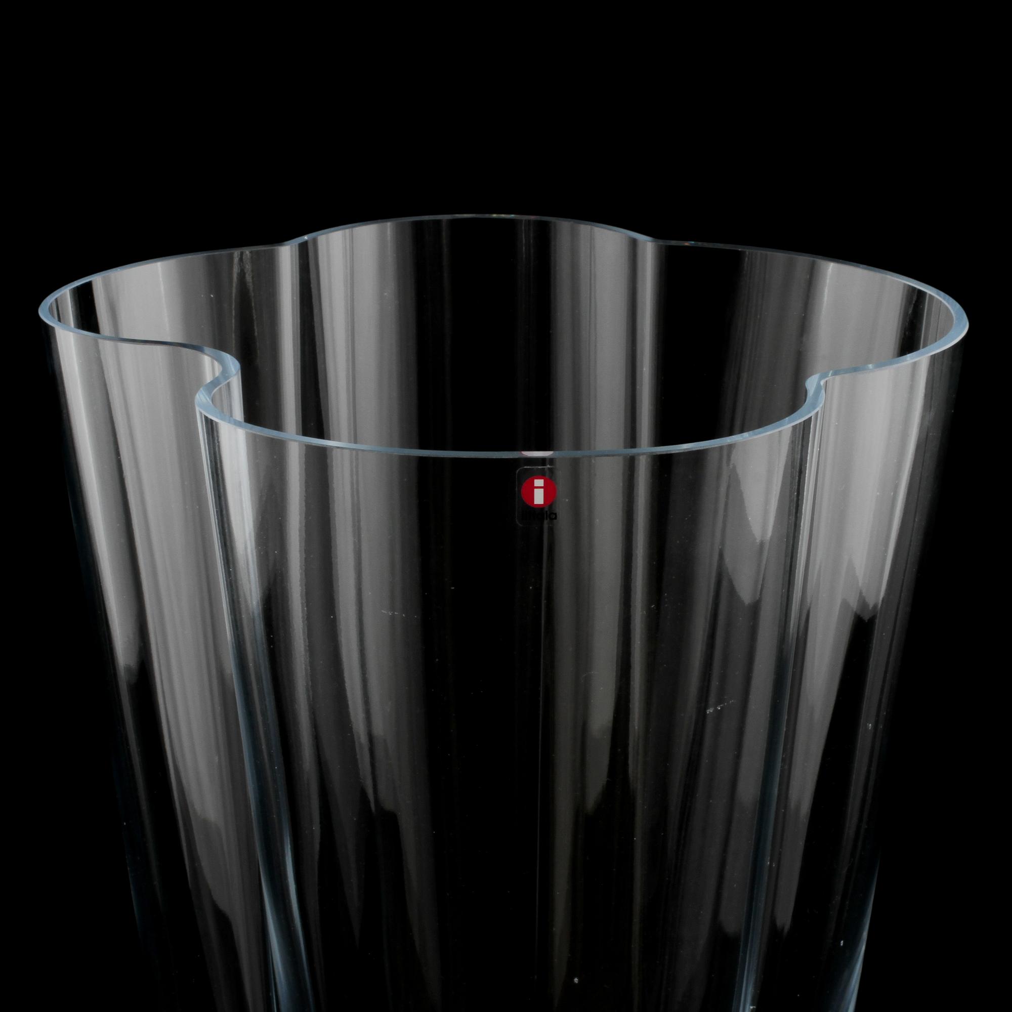 VAS, glas, Alvar Aalto, Iittalas, märkt ALVARO AALTO IITTALA, och daterad 2003.