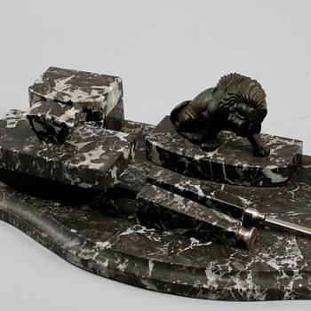 SKRIVBORDSUPPSATS, 4 delar, 1900-talets första hälft.