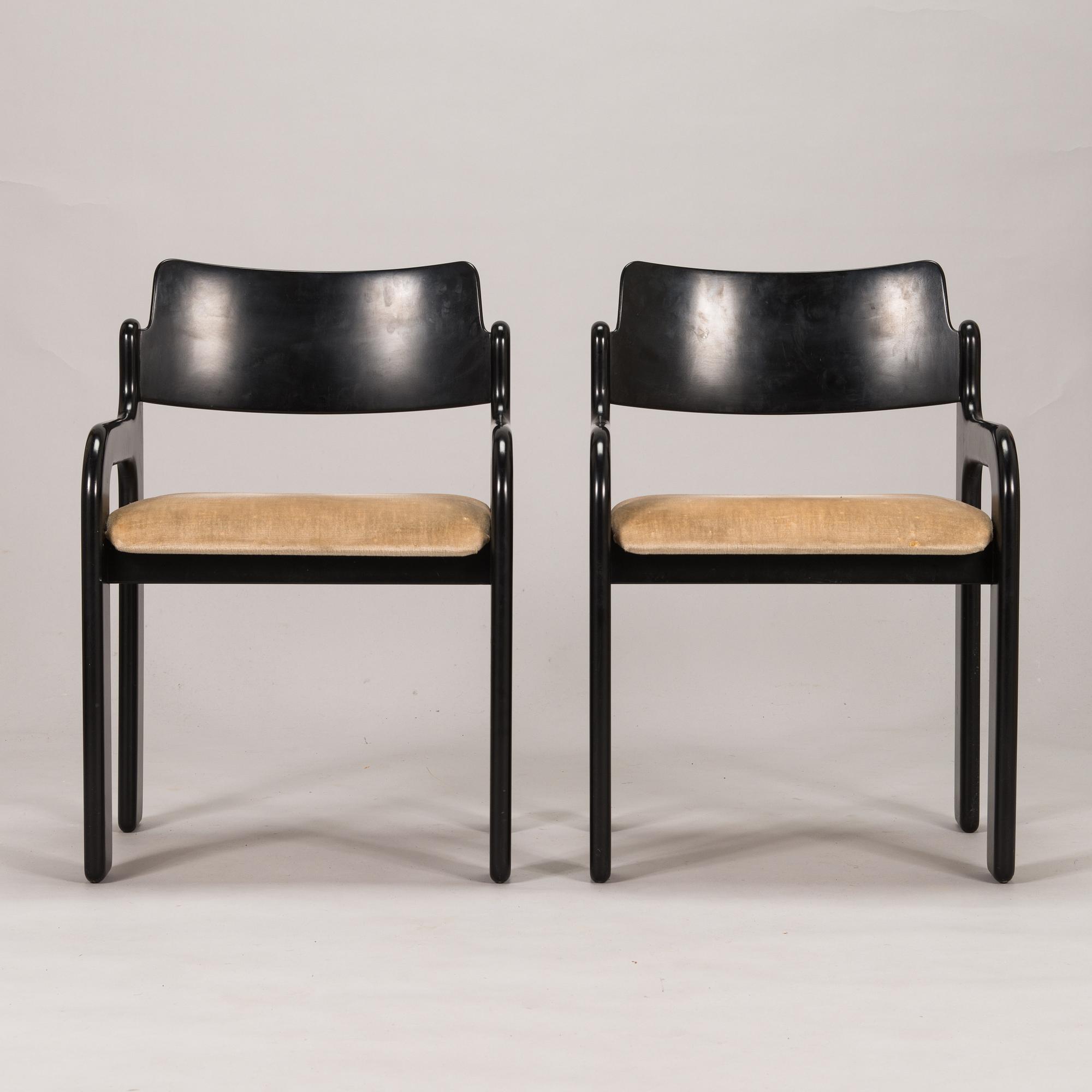 Eero Aarnio, A 1970's dinner table and six chairs "Flamingo" for Asko.