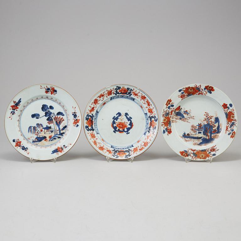 Three Chinese imari porcelain plates, Qing dynasty, 18th century.