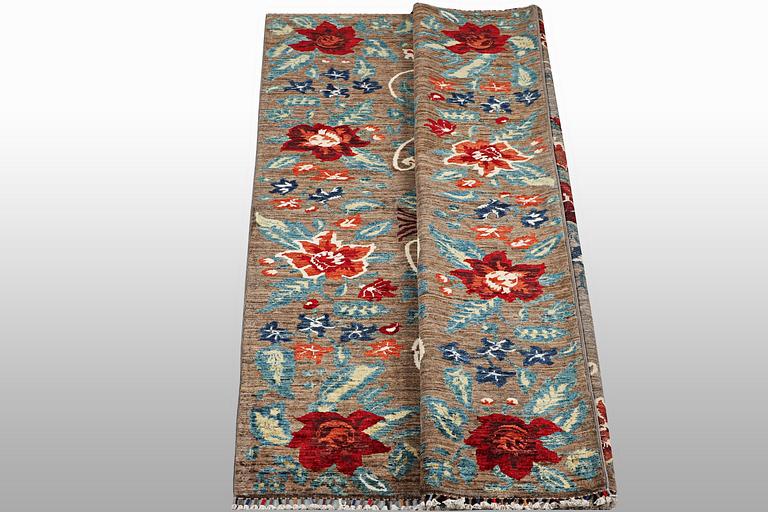 Matta, Karabakh Ariana, ca 241 x 176 cm.